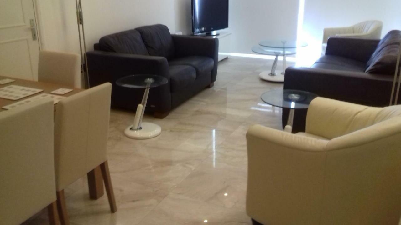 Amathusia Beach Apartment Limassol Eksteriør billede