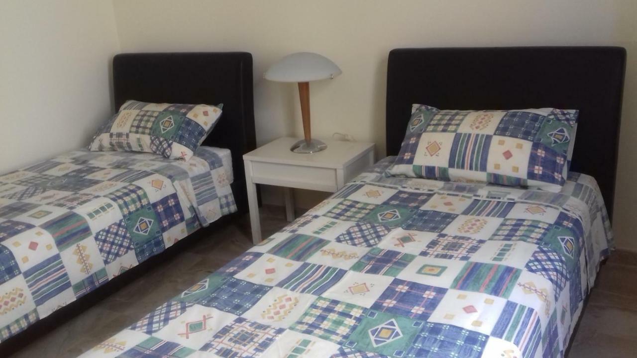 Amathusia Beach Apartment Limassol Eksteriør billede