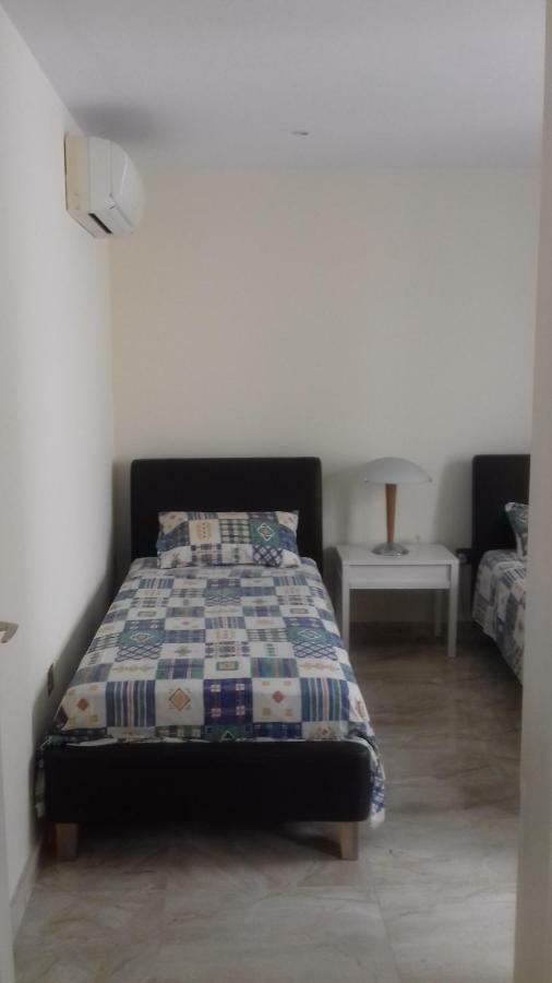 Amathusia Beach Apartment Limassol Eksteriør billede