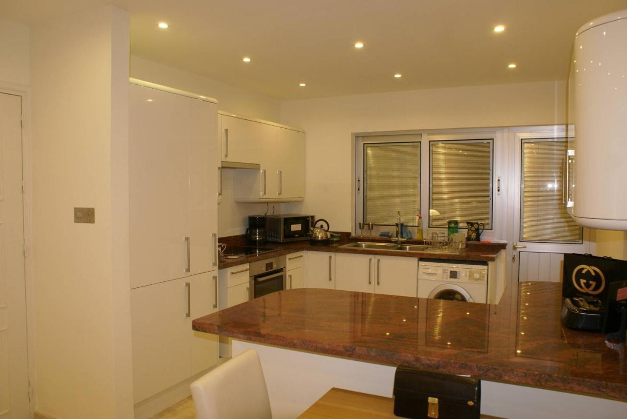 Amathusia Beach Apartment Limassol Eksteriør billede